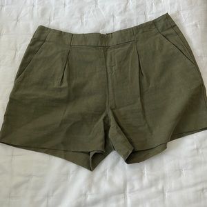 Madewell hunter green linen shorts